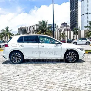 Volkswagen Golf eTSI 2023
