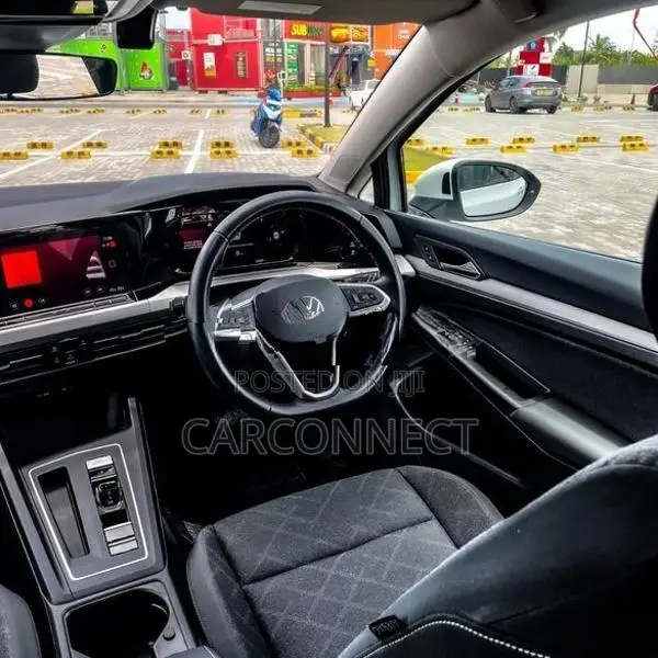 Volkswagen Golf eTSI 2023