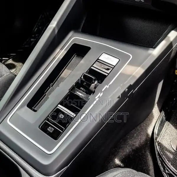 Volkswagen Golf eTSI 2023