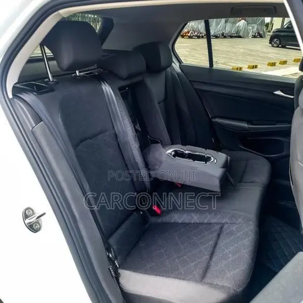 Volkswagen Golf eTSI 2023
