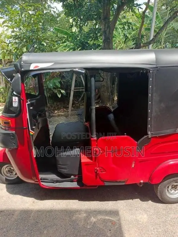 Bajaj RE 2025