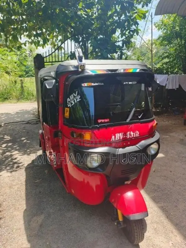 Bajaj RE 2025