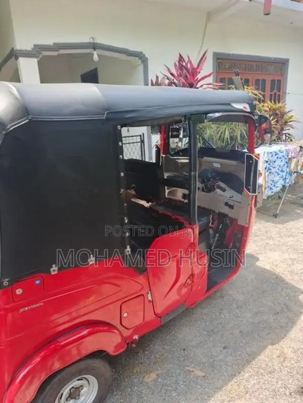Bajaj RE 2025