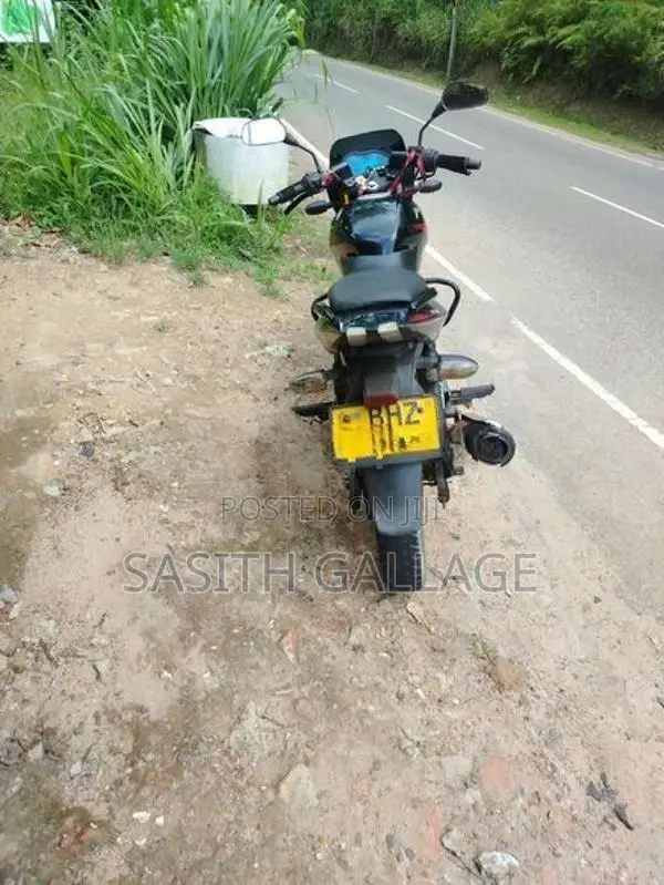 Bajaj Pulsar 180 2019