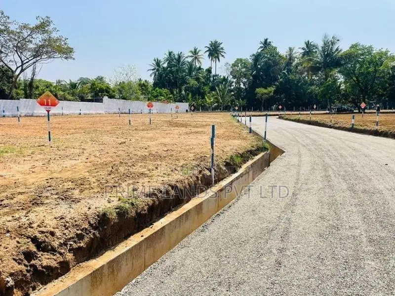 ඉබ්බාගමුව කුරුණෑගල ප්‍රධාන පාරෙන් ඉඩමක් විකිණීමට