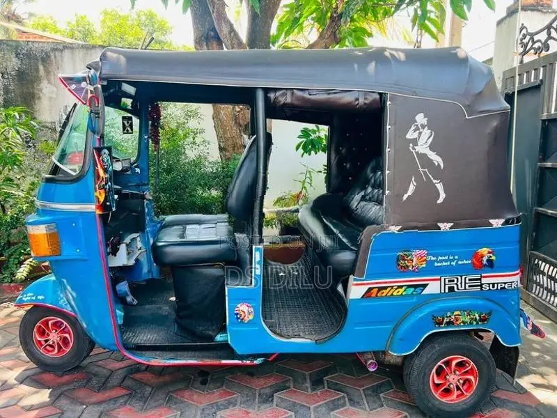 Bajaj RE 2011