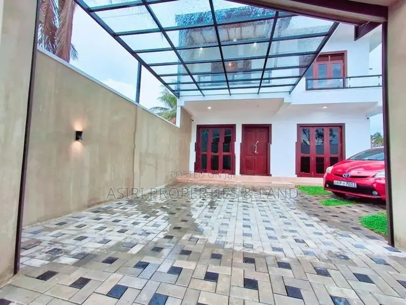 LUXURY HOUSE FOR SALE IN KOTTAWA SIDDAMULLA