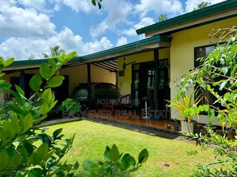 ගෝනපලින් අංගසම්පූර්ණ නිවසක්