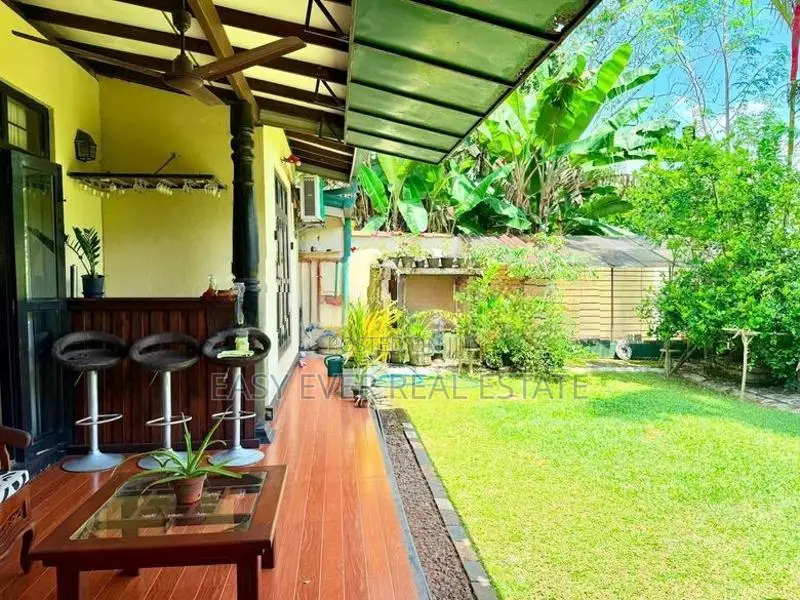 ගෝනපලින් අංගසම්පූර්ණ නිවසක්