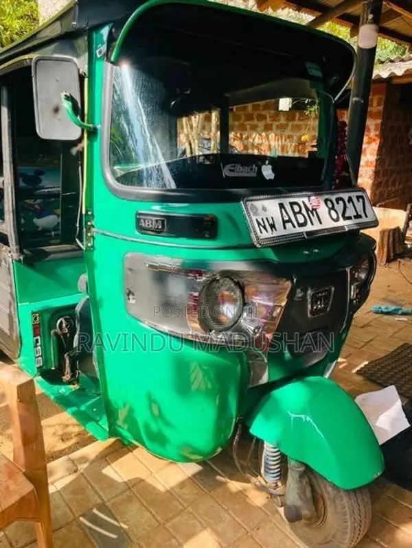 Bajaj RE 2016