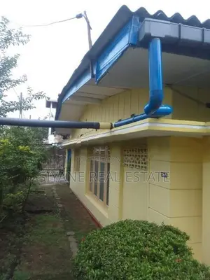 Prime Land for Sale with A Charming Old-Style House Averiwatta