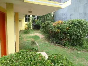 Prime Land for Sale with A Charming Old-Style House Averiwatta