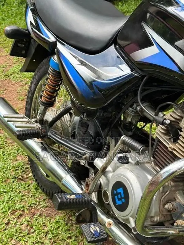 Bajaj CT100 2012