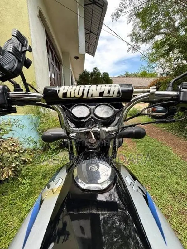 Bajaj CT100 2012