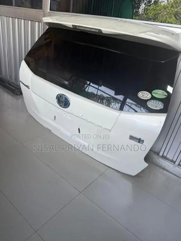 Toyota Prius Alpha Dicky