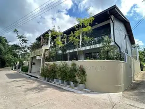 Luxury Brand New House for Sale in Battharamulla