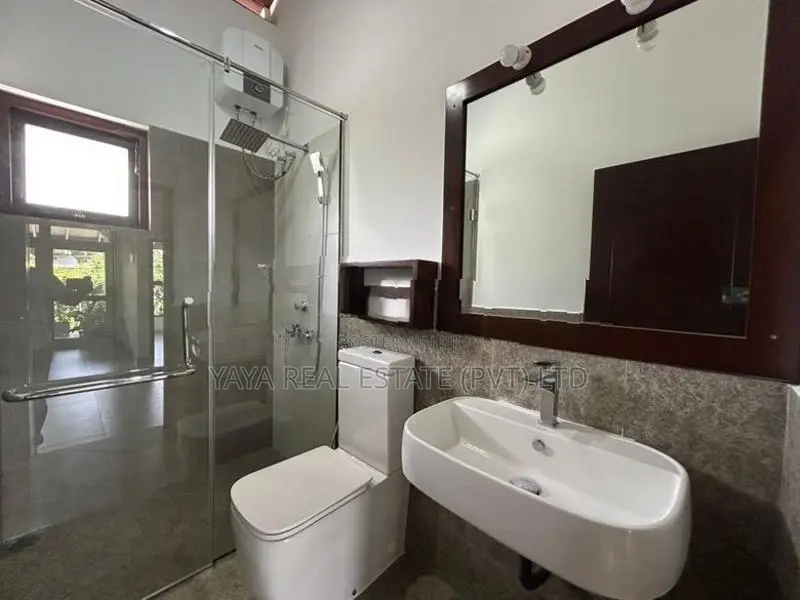 Luxury Brand New House for Sale in Battharamulla