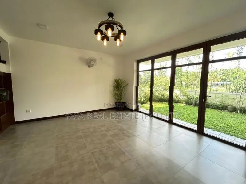 Luxury Brand New House for Sale in Battharamulla