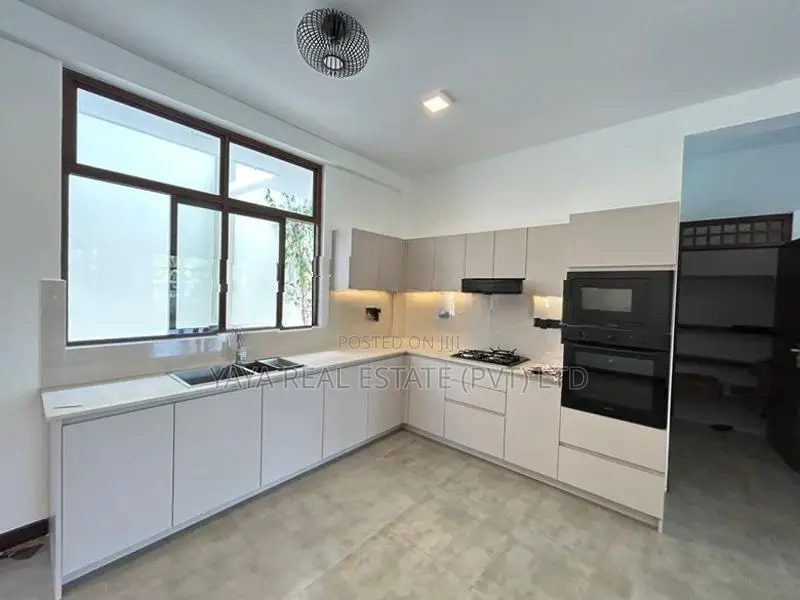 Luxury Brand New House for Sale in Battharamulla