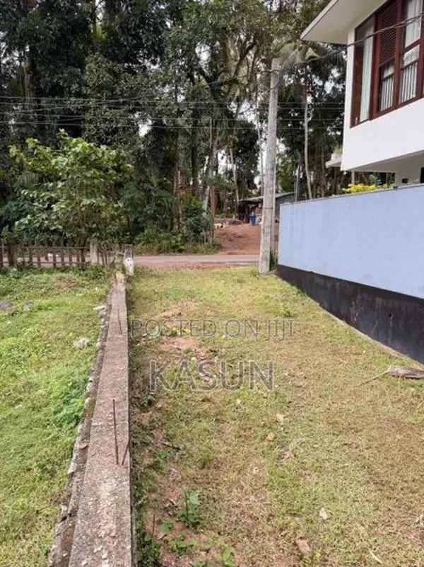 Land for Sale in Athurugiriya