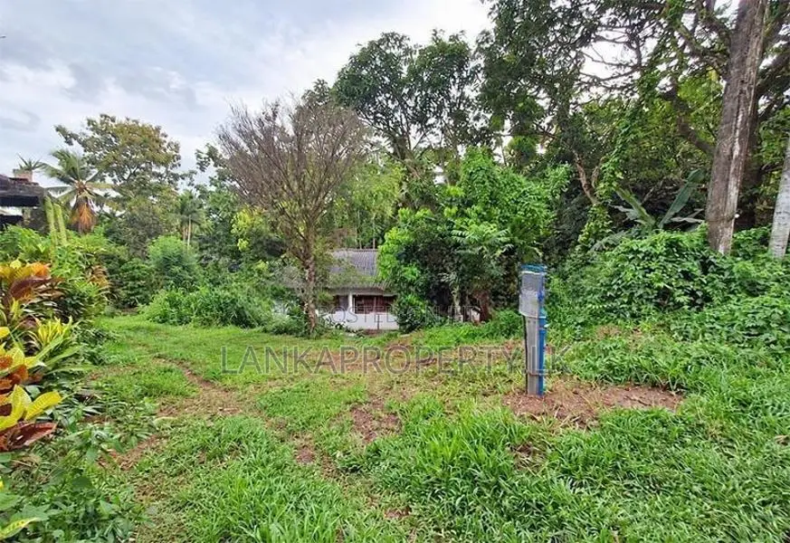 A good Residential land Available for Sale in Gonahena, Kadawatha.
