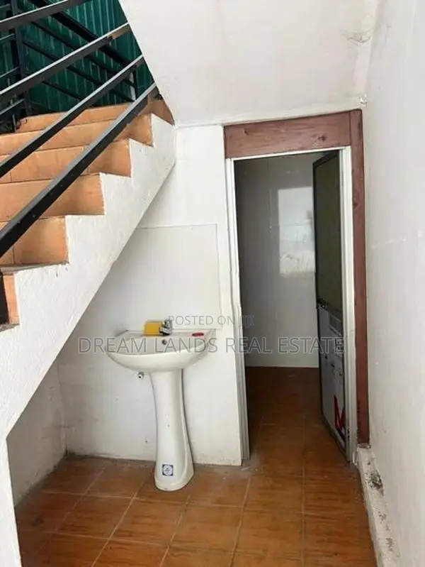 COMMERCIAL BUILDING FOR RENT IN NEGOMBO (SP776)