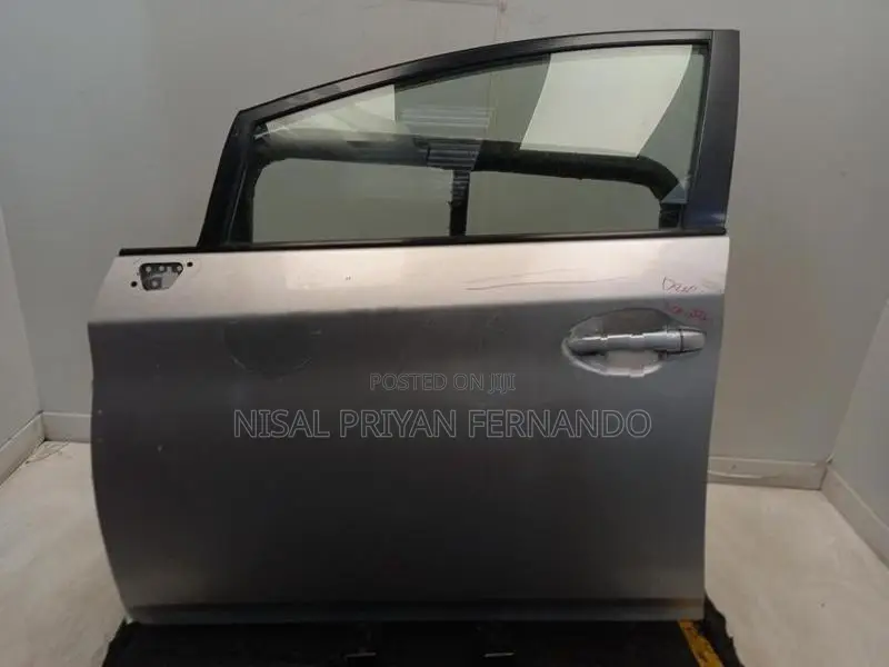 Toyota Prius Alpha ZVW40 Front Door Panel