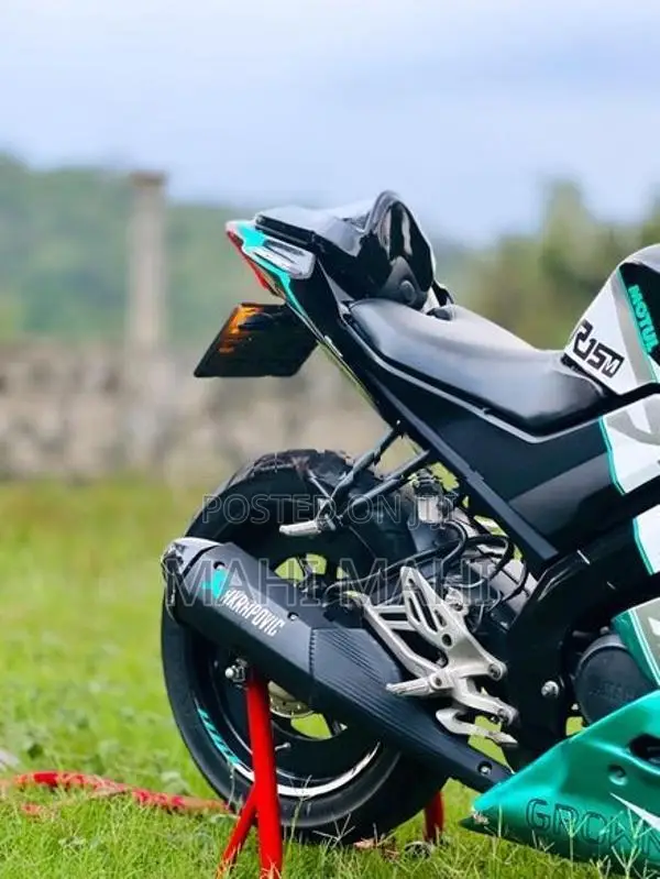 Yamaha R15 2019