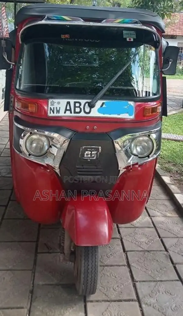 Bajaj RE 2016