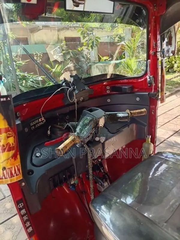 Bajaj RE 2016