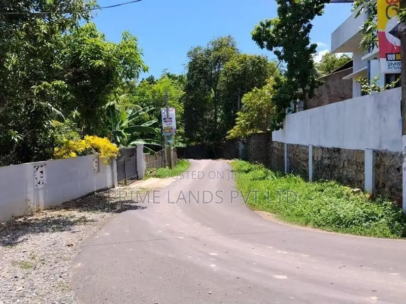 කළුතර නගරය ලගින්ම නේවාසික ඉඩමක්