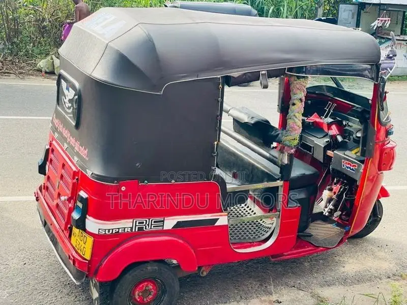 Bajaj RE 2017