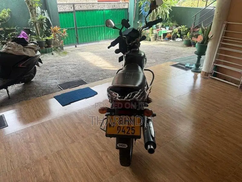 Bajaj CT100 2018
