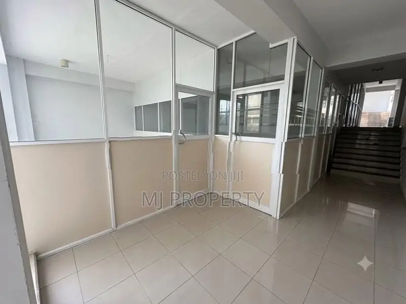 ( YC-1157) Valuable Commercial Building Rent in Malabe