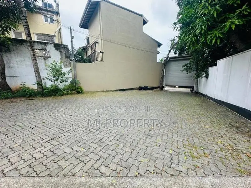 ( YC-1188) Highly Valuable Commercial Building Rent in Nugegoda