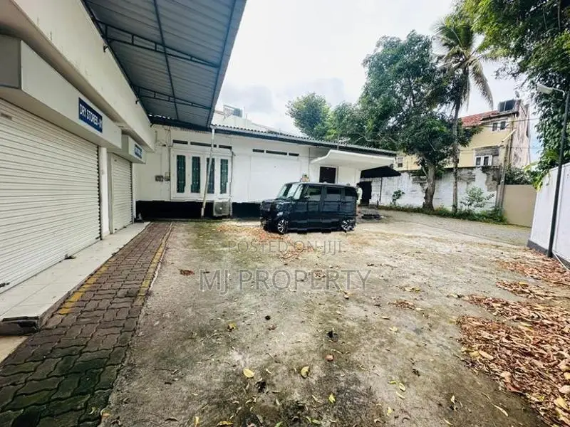 ( YC-1188) Highly Valuable Commercial Building Rent in Nugegoda