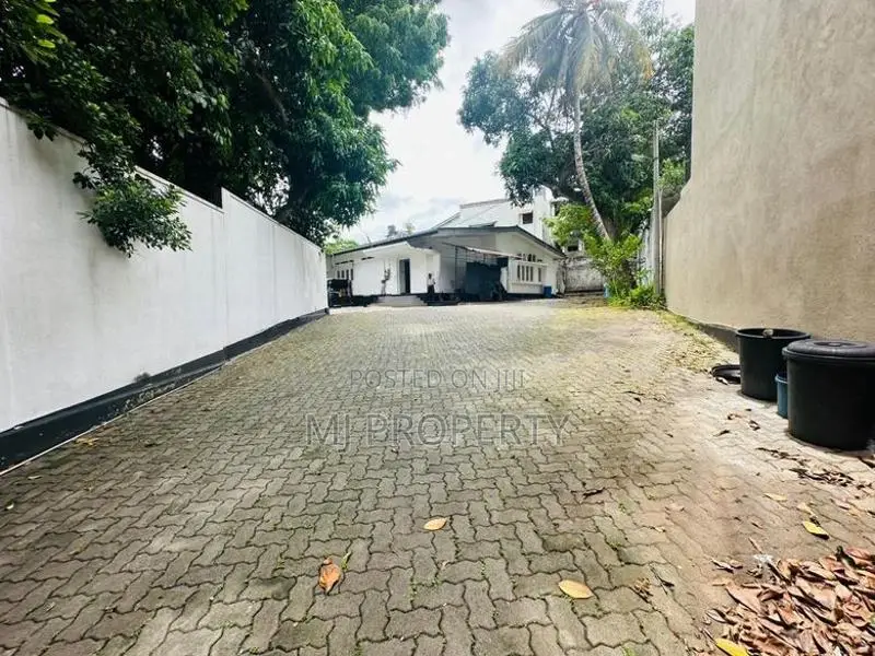 ( YC-1188) Highly Valuable Commercial Building Rent in Nugegoda