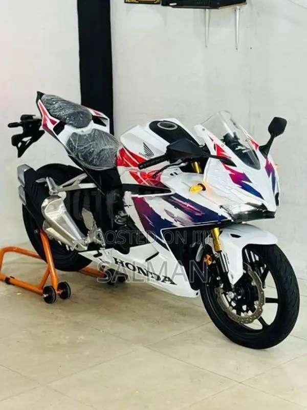 Honda CBR 250RR GULLARM Reborn 2025