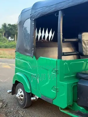 Bajaj RE 2025