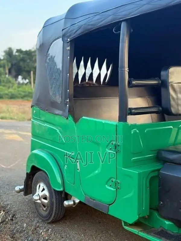 Bajaj RE 2025