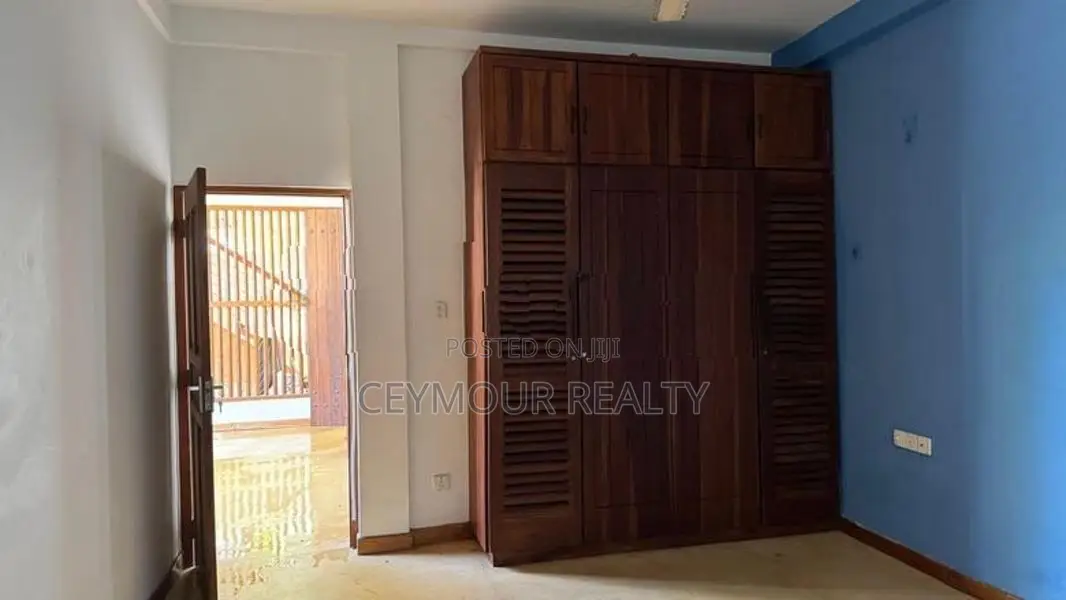 2 Story House For Sale In Colombo 05, Kirulapone