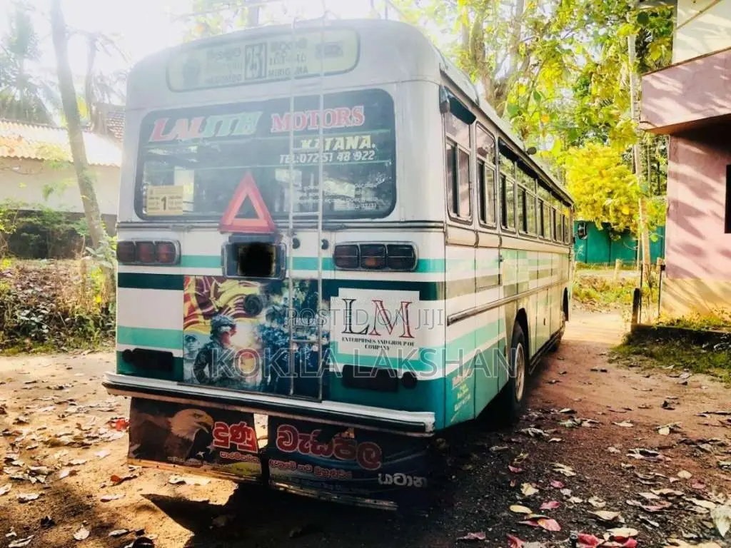 Ashok-Leyland Viking 2005 Bus (Used)