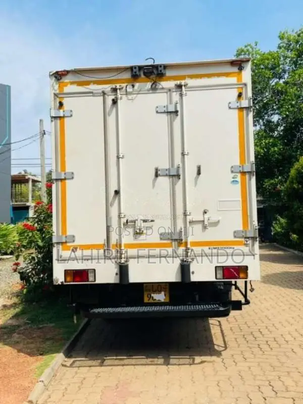 Isuzu ELF 2018 Lorry (Used)