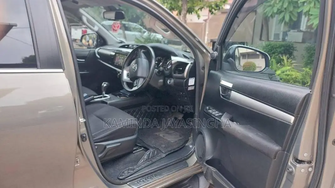 Toyota Hilux 2023 Pickup (Used)
