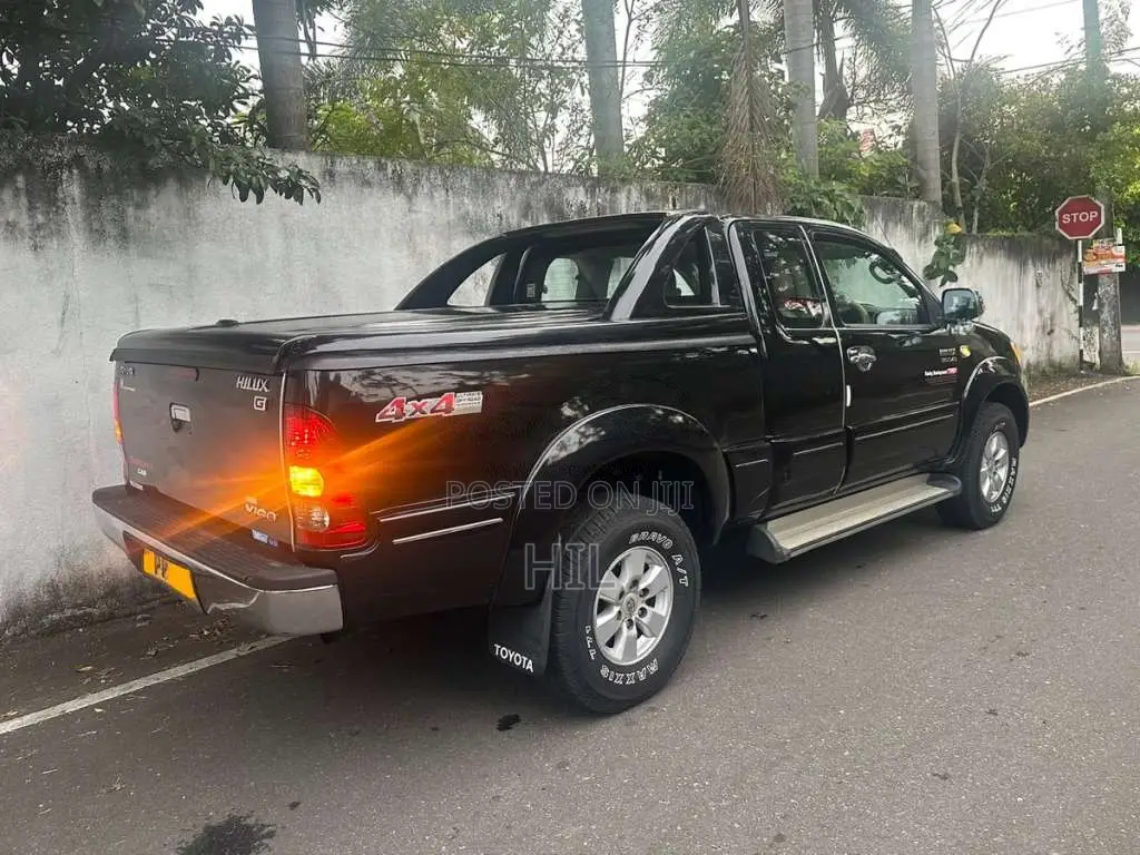 Toyota Hilux Vigo Smart Cab 3000cc PP 4WD 2010 Pickup (Used)