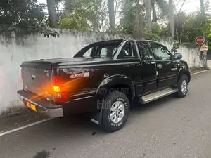 Toyota Hilux Vigo Smart Cab 3000cc PP 4WD 2010 Pickup (Used)