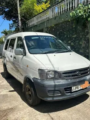 Toyota CR42 2000 Van (Used)