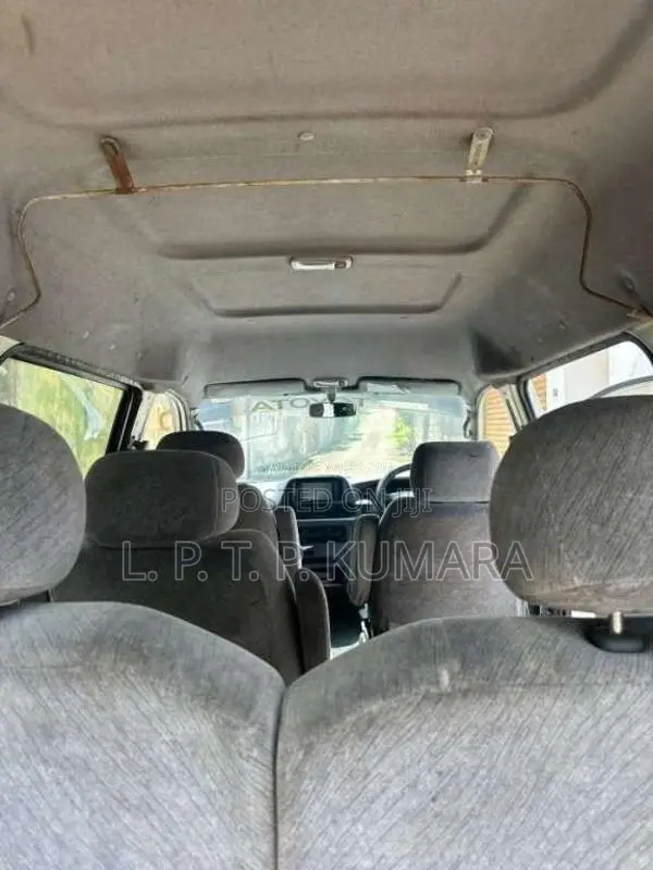 Toyota CR42 2000 Van (Used)