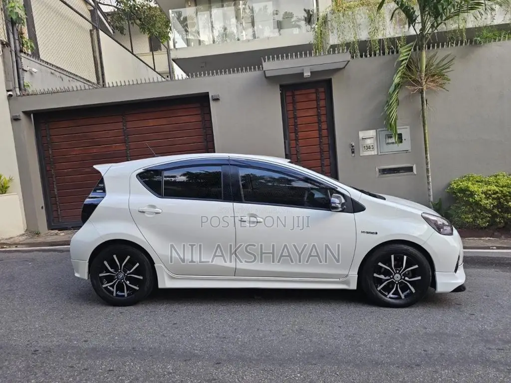 Toyota Aqua 2013 Car (Used)