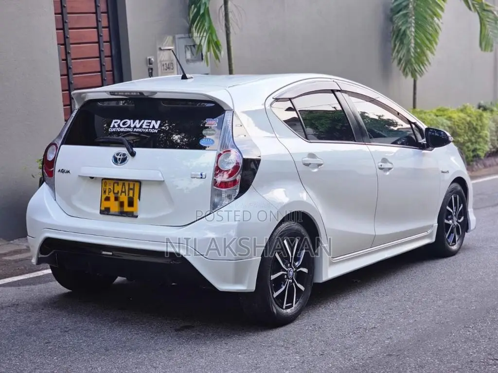 Toyota Aqua 2013 Car (Used)